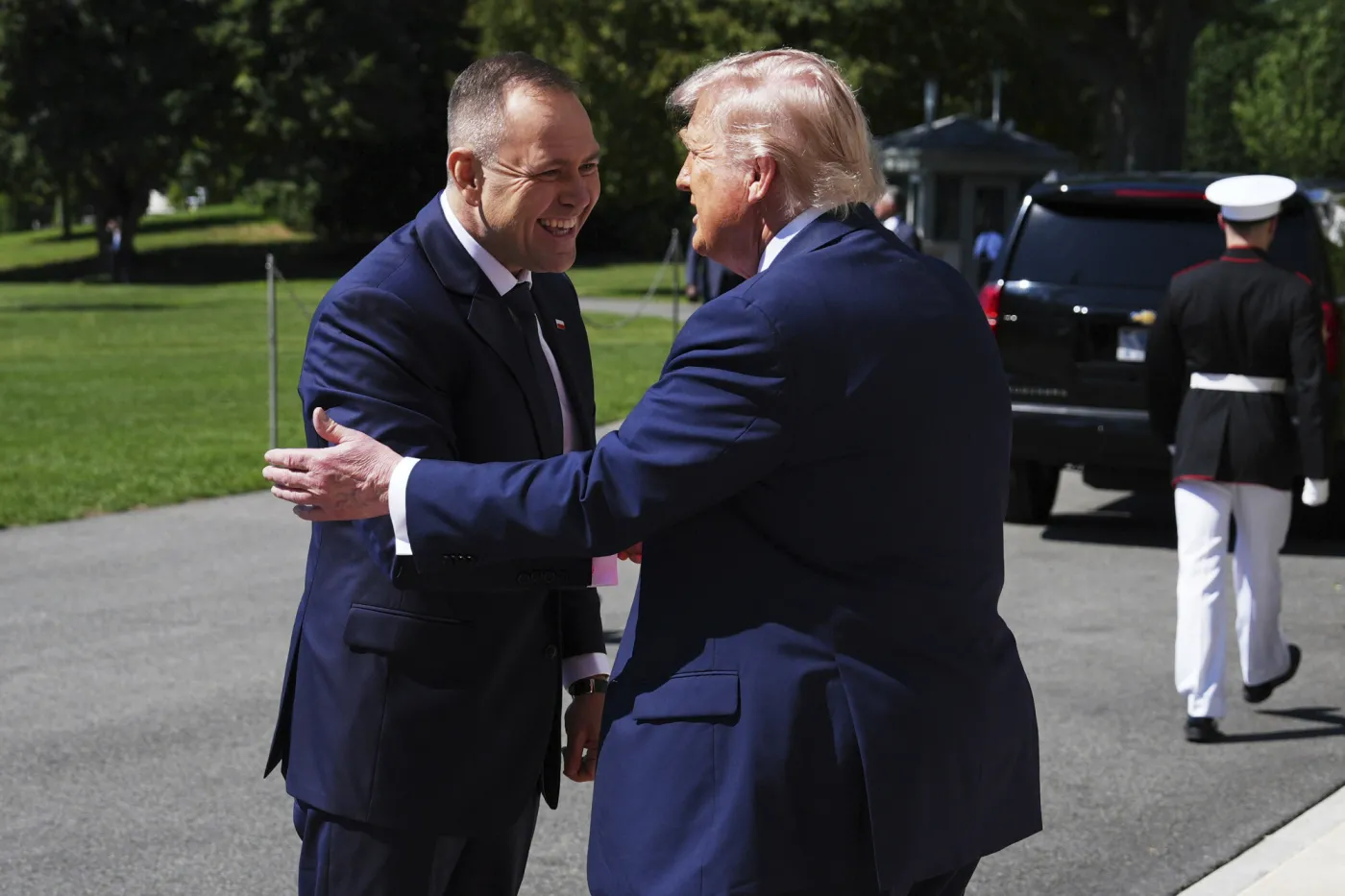 Karol Nawrocki przywitany przez Donalda Trumpa w Białym Domu