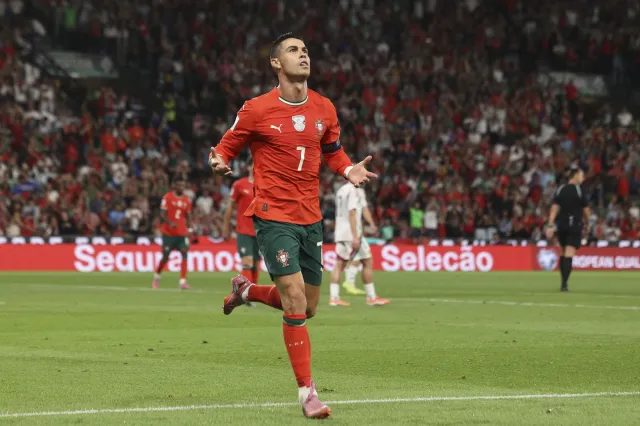 Cristiano Ronaldo najlepiej opłacanym piłkarzem świata. Który jest Robert Lewandowski?