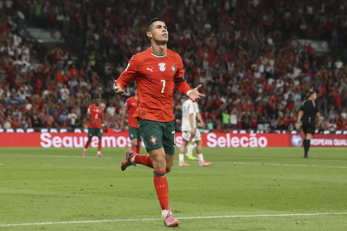 Cristiano Ronaldo najlepiej opłacanym piłkarzem świata. Który jest Robert Lewandowski?