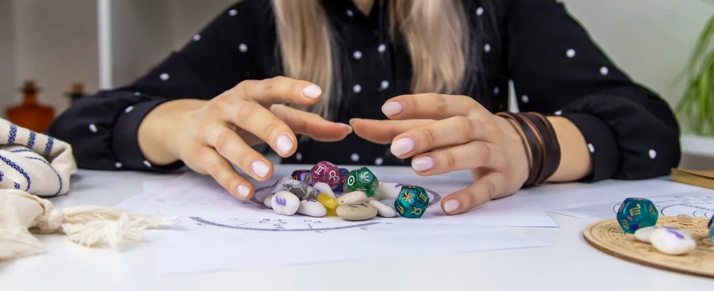 Woman,Numerologist,Astrologer,Counts,Numbers.,Selective,Focus.,People.