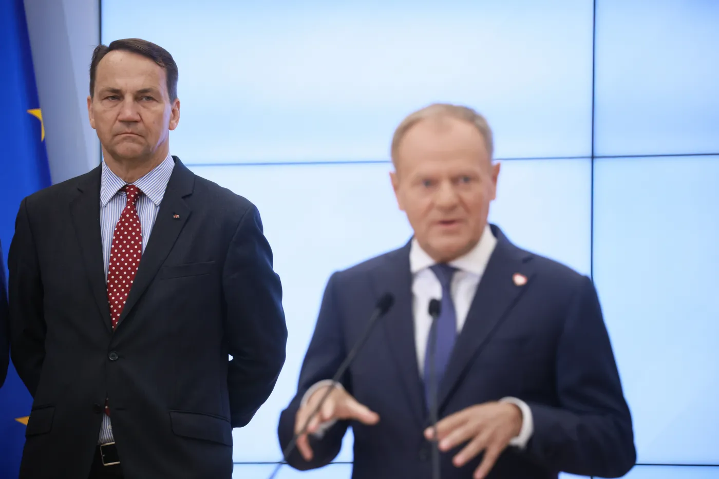 Tusk i Sikorski kontra Nawrocki. "Weto prezydenckie jest za silne"