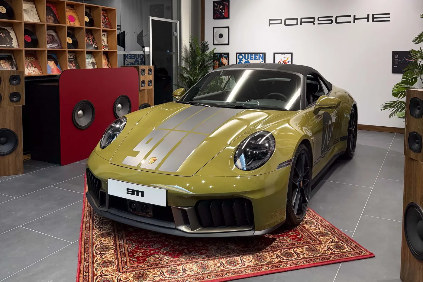 porsche-centrum-warszawa-wawer-39052997.jpg