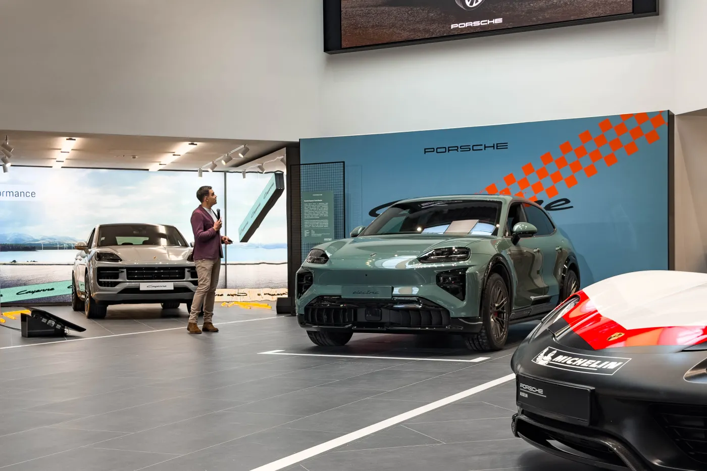 Nowy SUV wjeżdża do Polski. Ma 1156 KM i tyle kosztuje