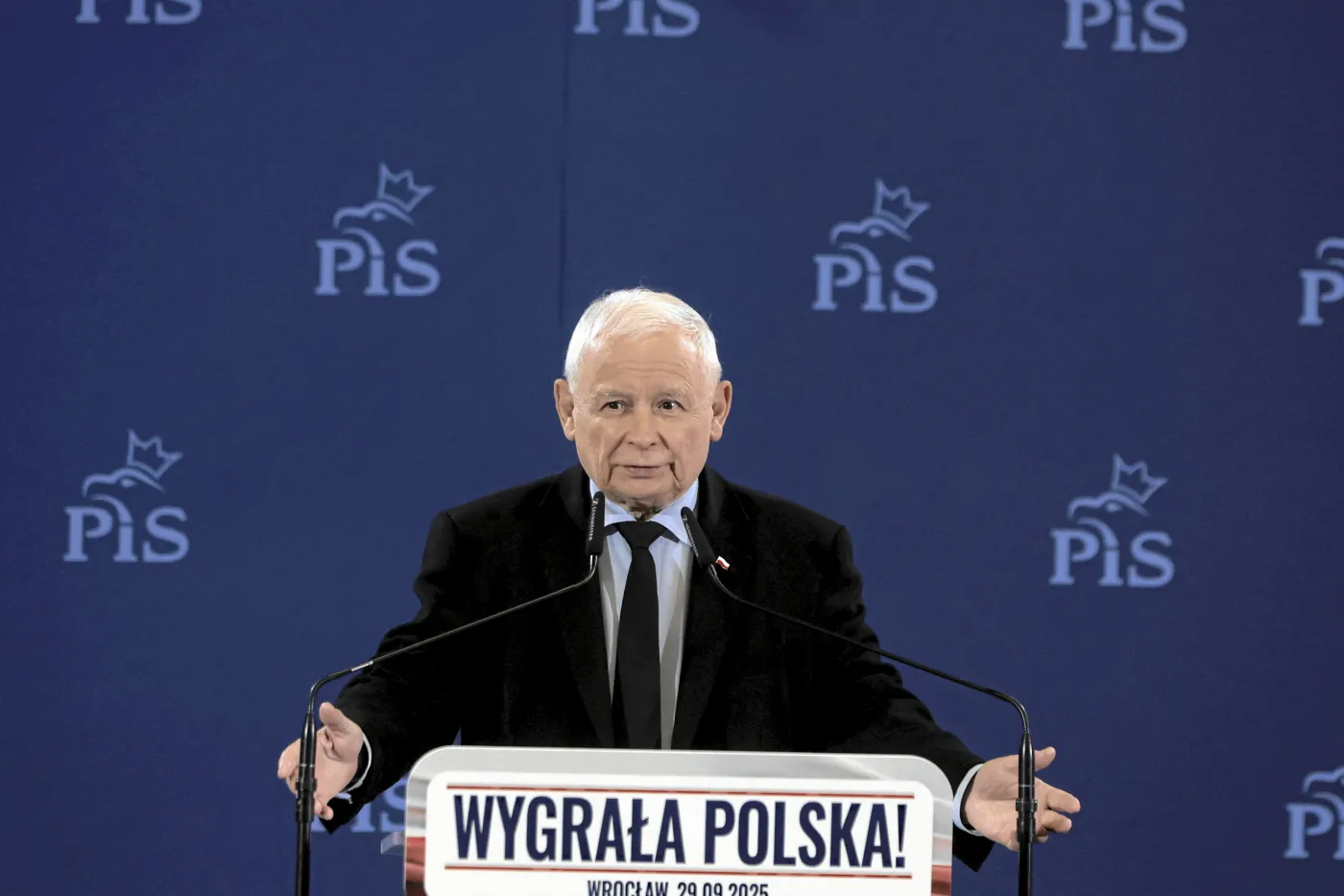 Wewnętrzna wojna w PiS? Kaczyński przykręca śrubę w partii