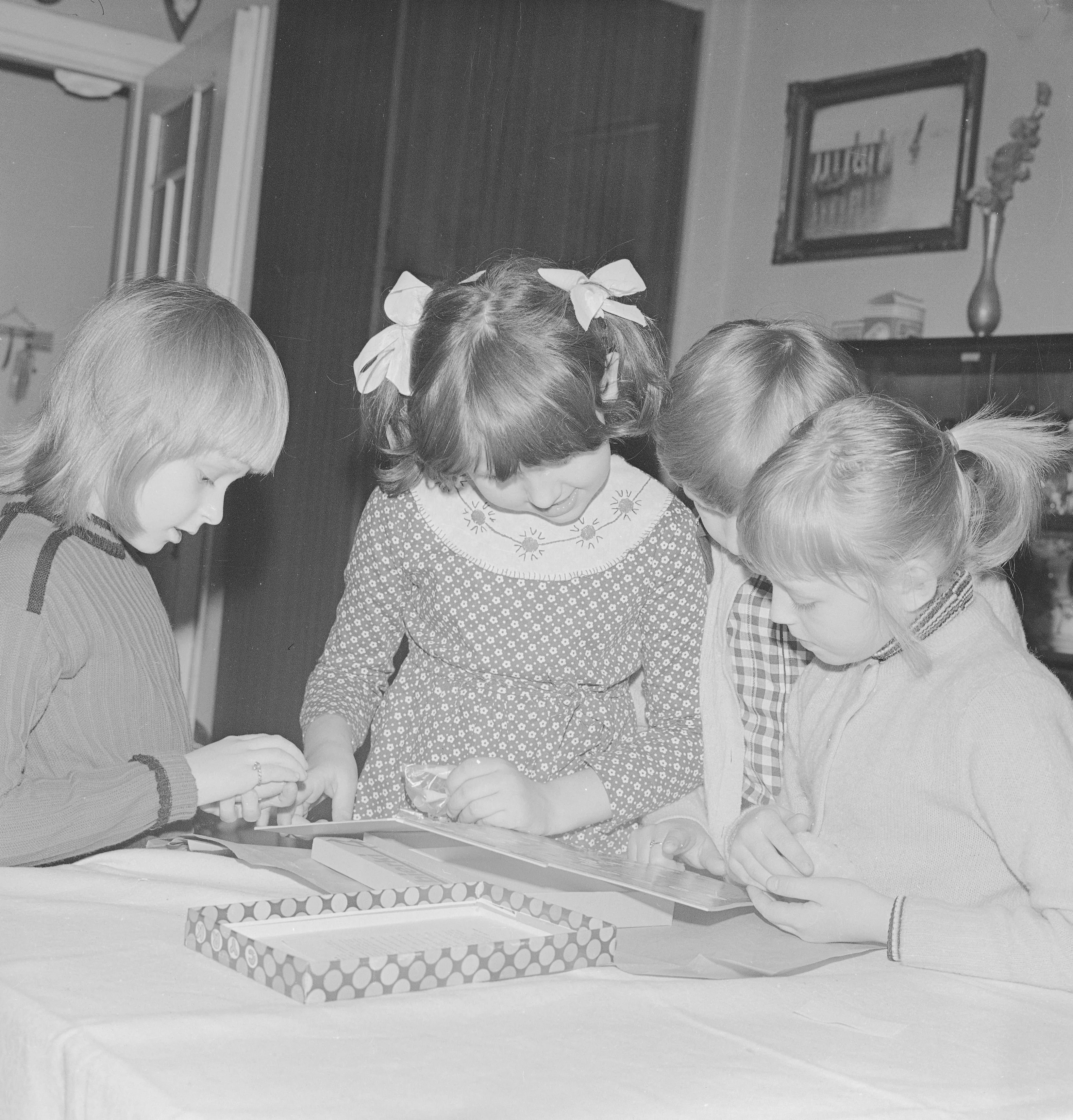 Quiz: Podwórkowe gry i zabawy z PRL-u. Ile z nich pamiętasz? Pokolenie po 1989 odpada już na starcie