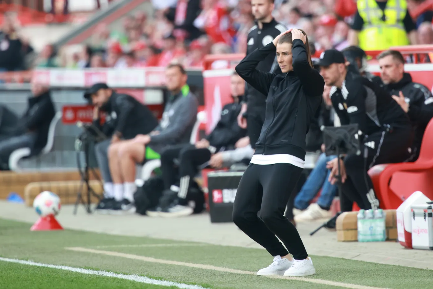 Pierwsza w historii trenerka w Bundeslidze pracę zaczęła od porażki