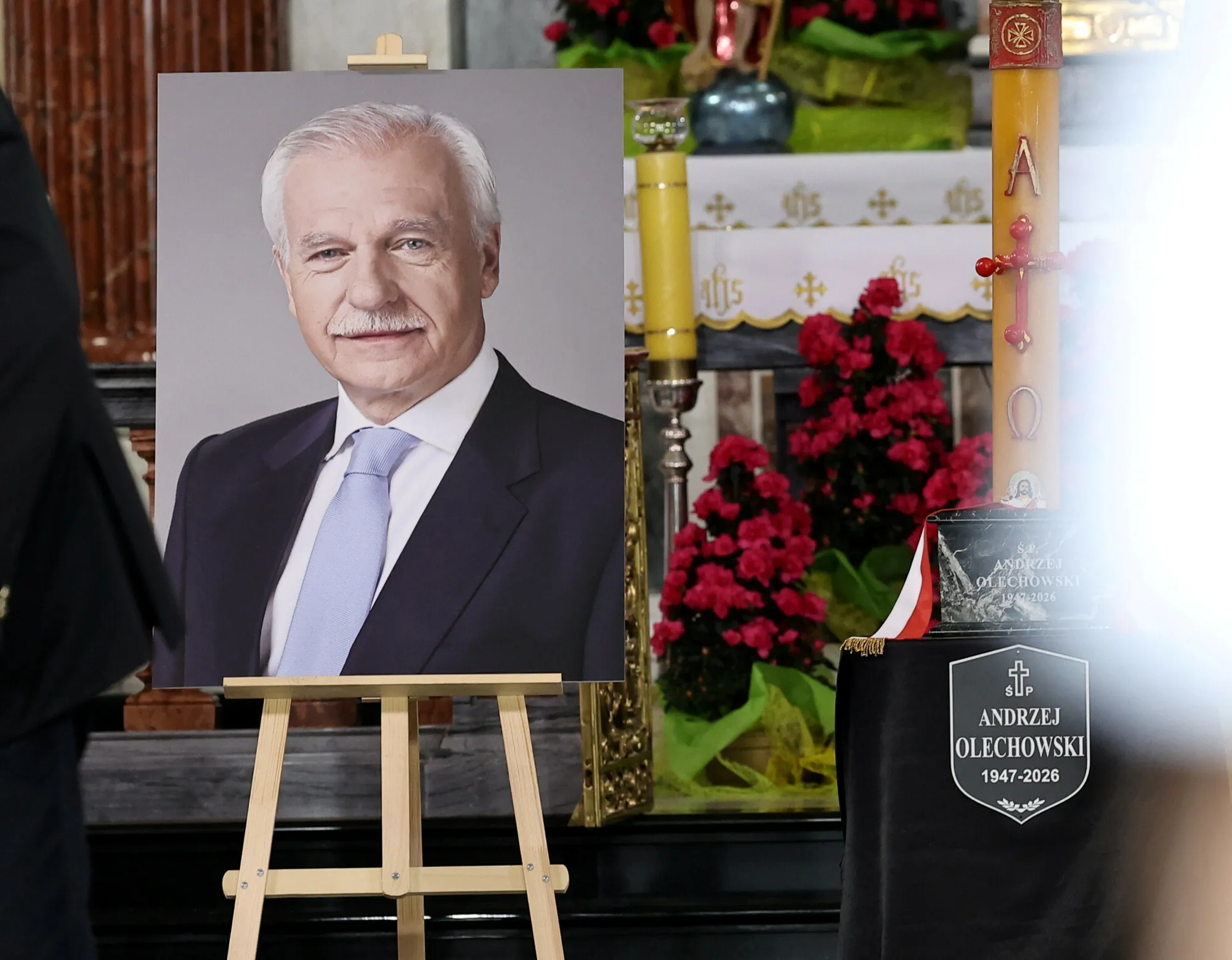 Pogrzeb Andrzeja Olechowskiego. Tak pożegnano jednego z "trzech tenorów"