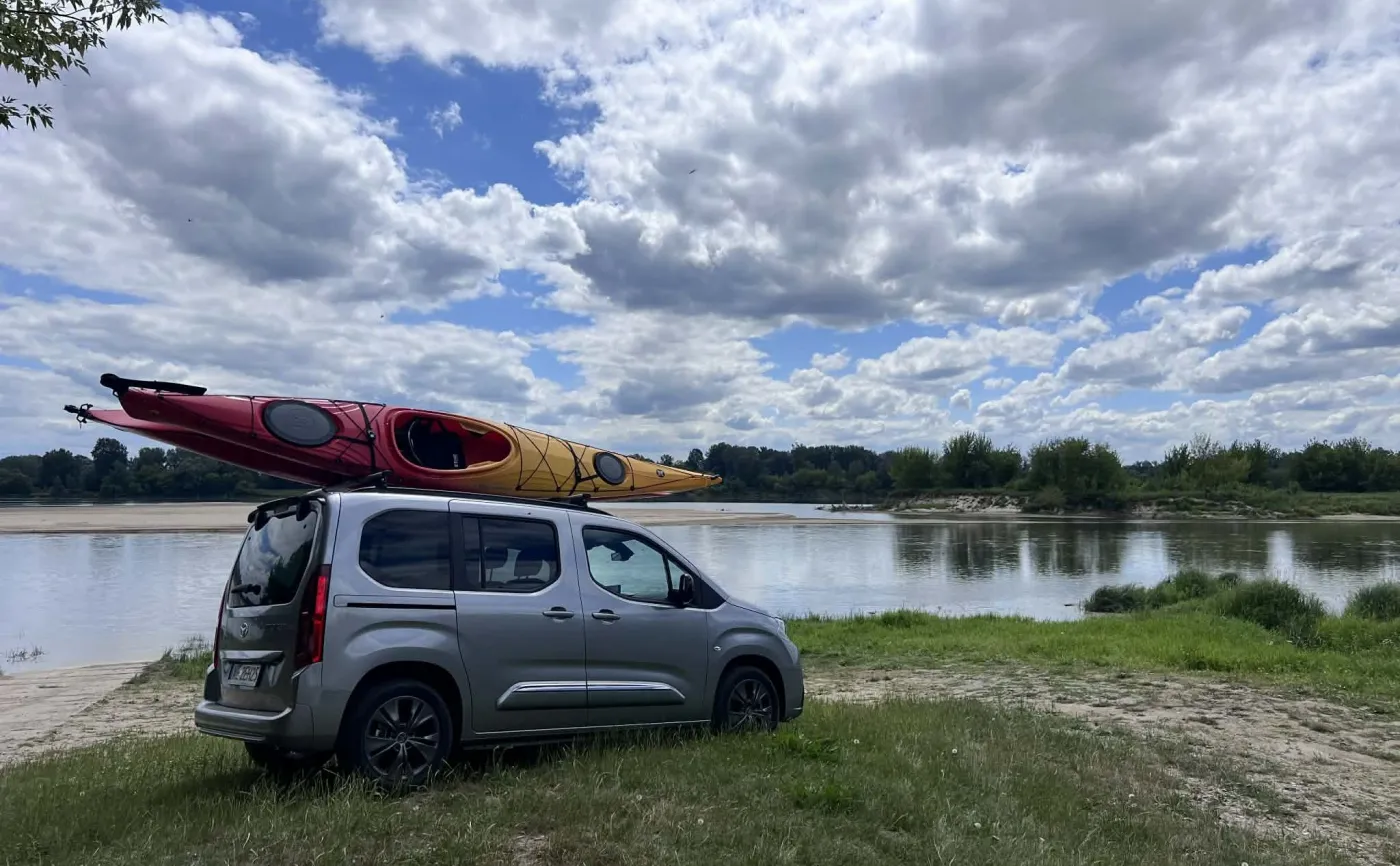 jak-przewozic-kajak-samochodem-39131494.jpg