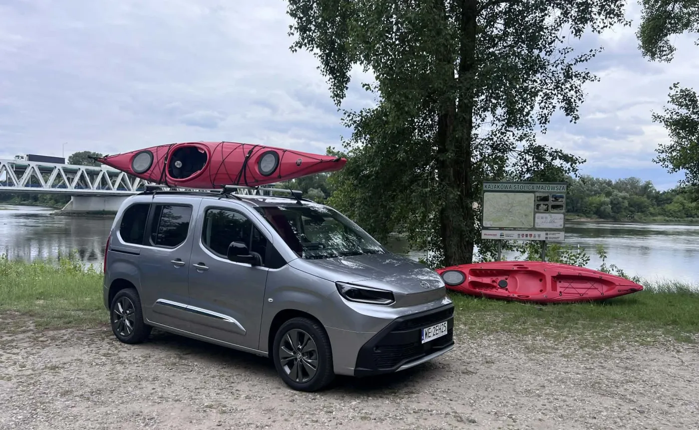jak-przewozic-kajak-samochodem-39131502.jpg
