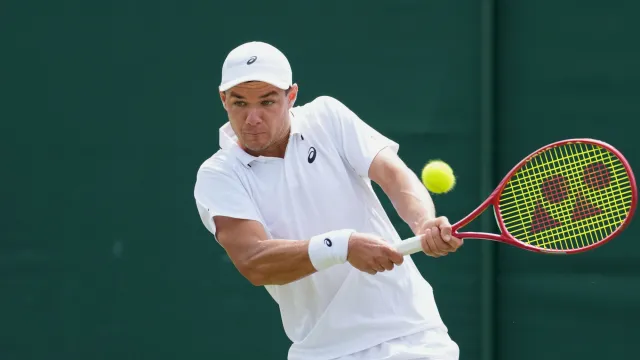 Majchrzak pożegnał się z Wimbledonem. Odpadł po pięciosetowym horrorze