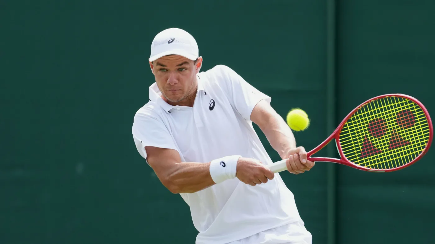 Majchrzak pożegnał się z Wimbledonem. Odpadł po pięciosetowym horrorze