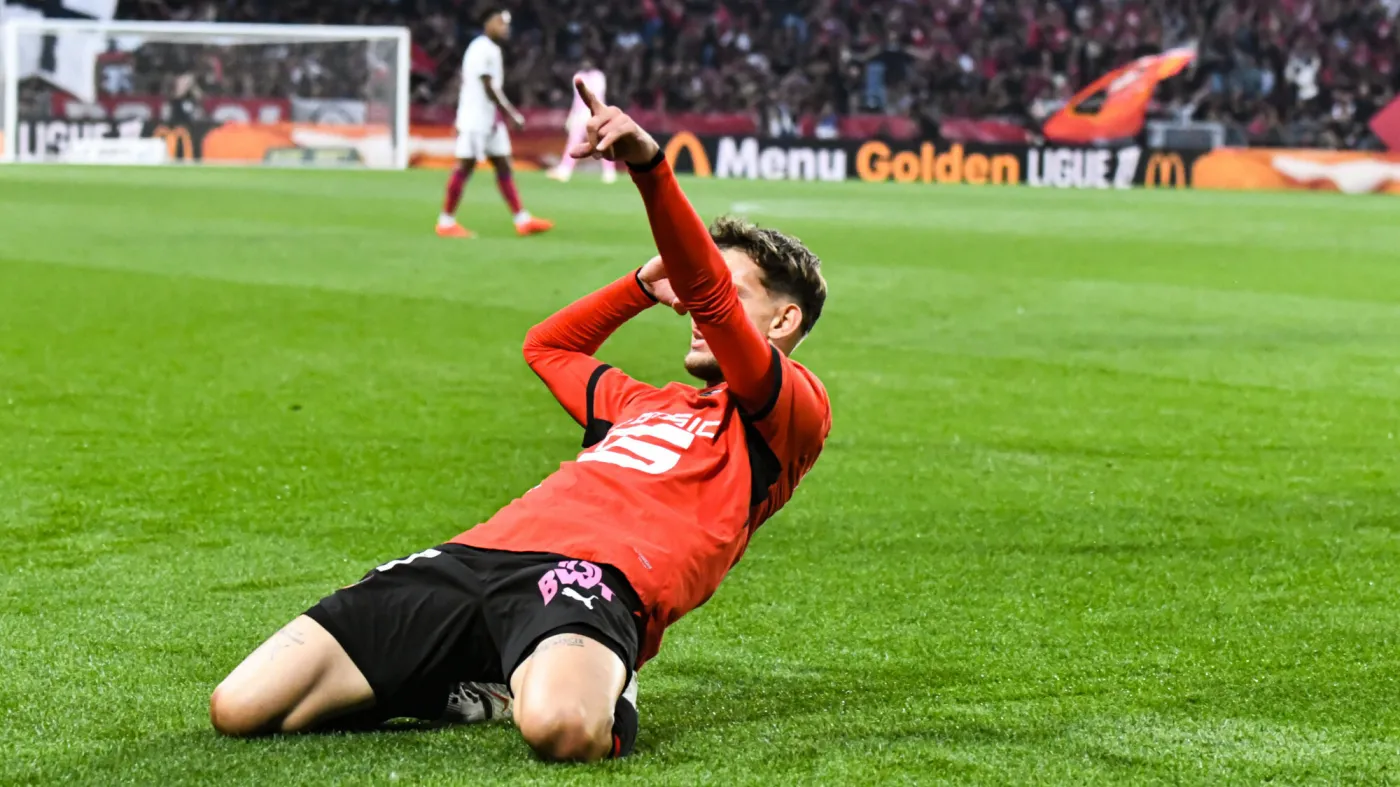Gol Szymańskiego i asysta Frankowskiego w meczu z Paris Saint-Germain
