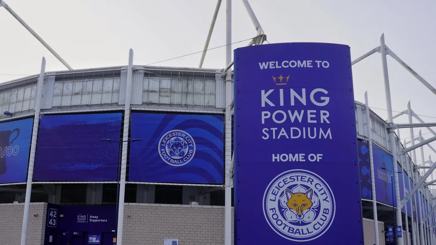 Od mistrzostwa do trzeciej ligi. Leicester City wystawione na sprzedaż