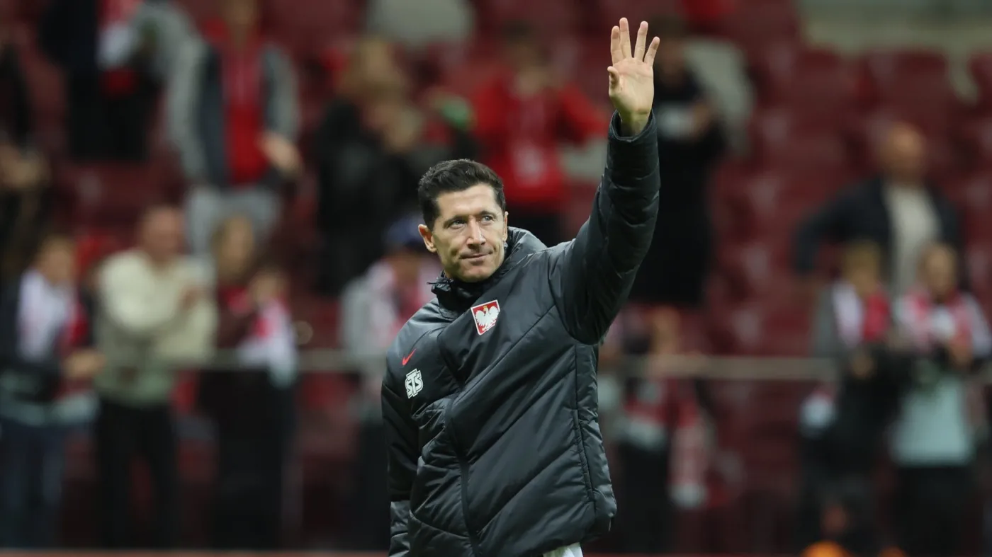 Urban posadził Lewandowskiego na ławce. Oto skład na mecz ze Szwecją