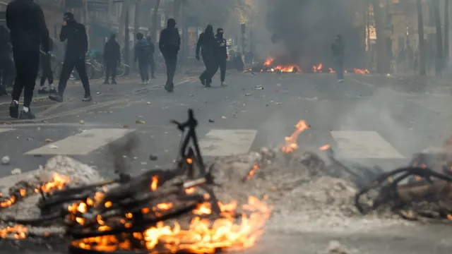Dantejskie sceny we Francji. 30 tysięcy osób okradało sklepy w Marsylii