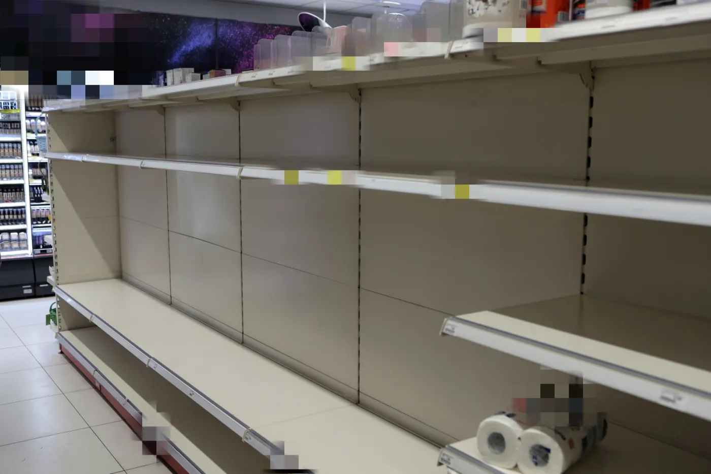 puste półki w sklepie w Łodzi