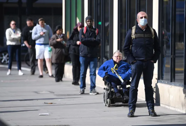 Po raz pierwszy ponad 100 zgonów jednego dnia w Wielkiej Brytanii