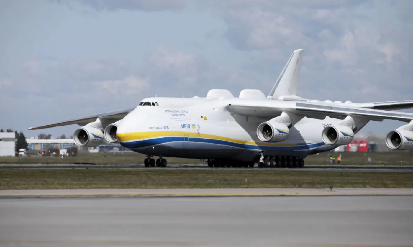 An-225 Mrija, największy samolot świata, wylądował w Warszawie