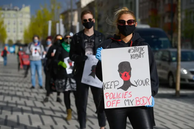 Protest przeciwników zaostrzenia prawa aborcyjnego mimo pandemii koronawirusa