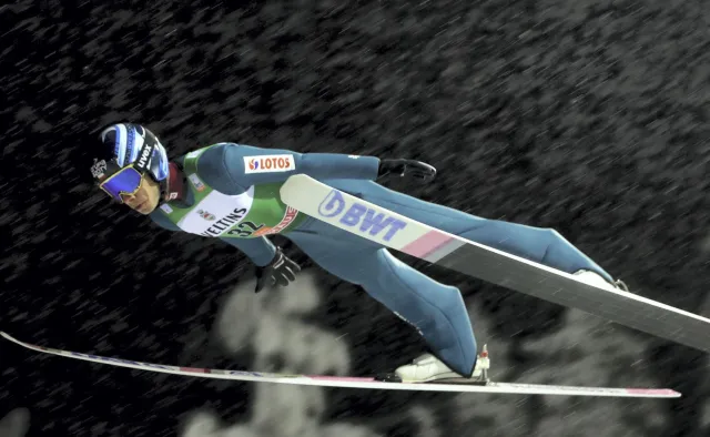 PŚ w skokach: Zajc wygrał kwalifikacje w Kuusamo, wszyscy Polacy w konkursie