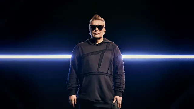 Muniek wraca bez T.Love i przedstawia piosenkę o Polsce. Śpiewa "Pola Ty musisz z kolan wstać" [WIDEO]