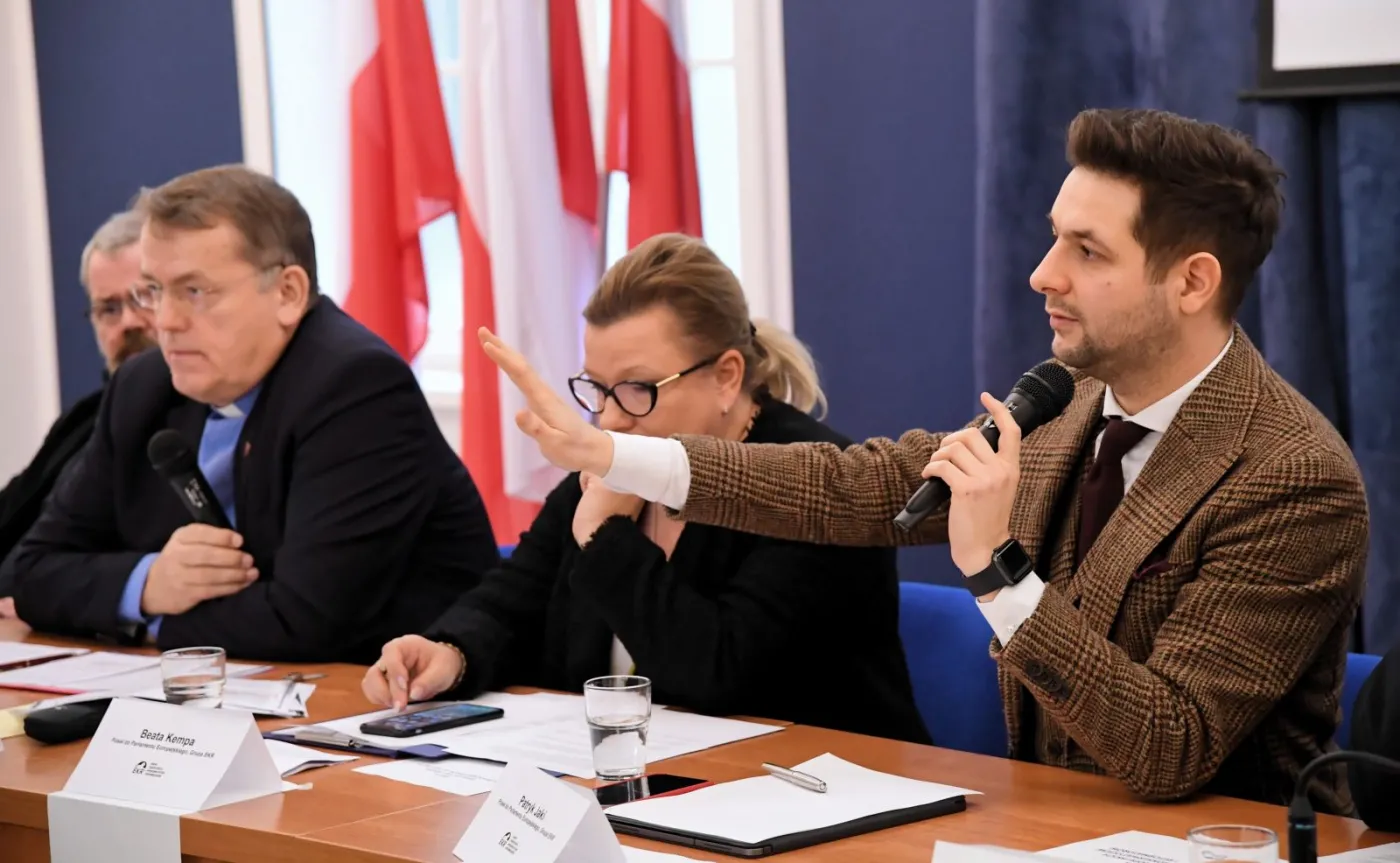 Ksiądz Dariusz Oko, Beata Kempa i Patryk Jaki