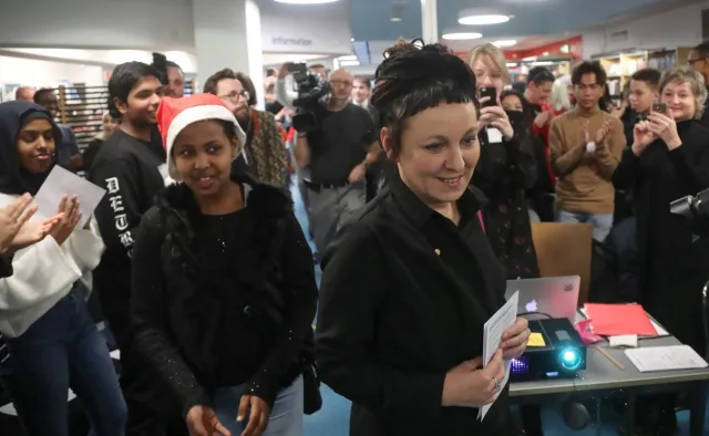 Tokarczuk wstydzi się, że Polska nie przyjęła imigrantów. Jest reakcja rzecznika rządu