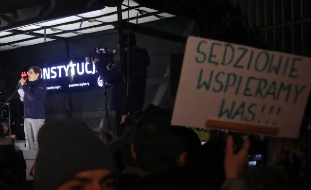 KO apeluje do Polaków: Bądźcie z nami o 18 pod Sejmem!