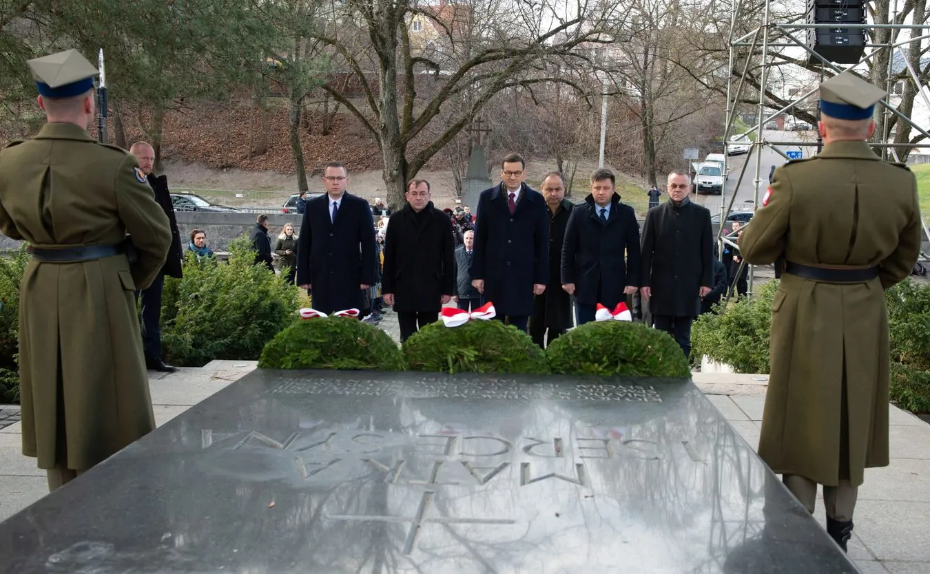 Polska delegacja składa wieniec na Rossie przy grobie Matki i serca Marszałka Piłsudskiego