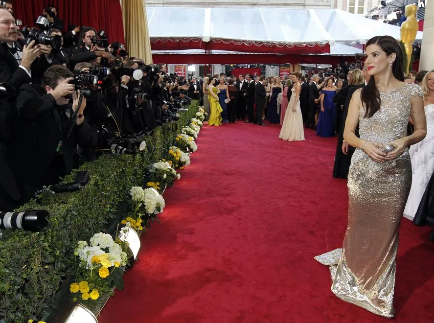 Sanda Bullock rok temu na rozdaniu Oscarów błyszczała w sukni Marchesy