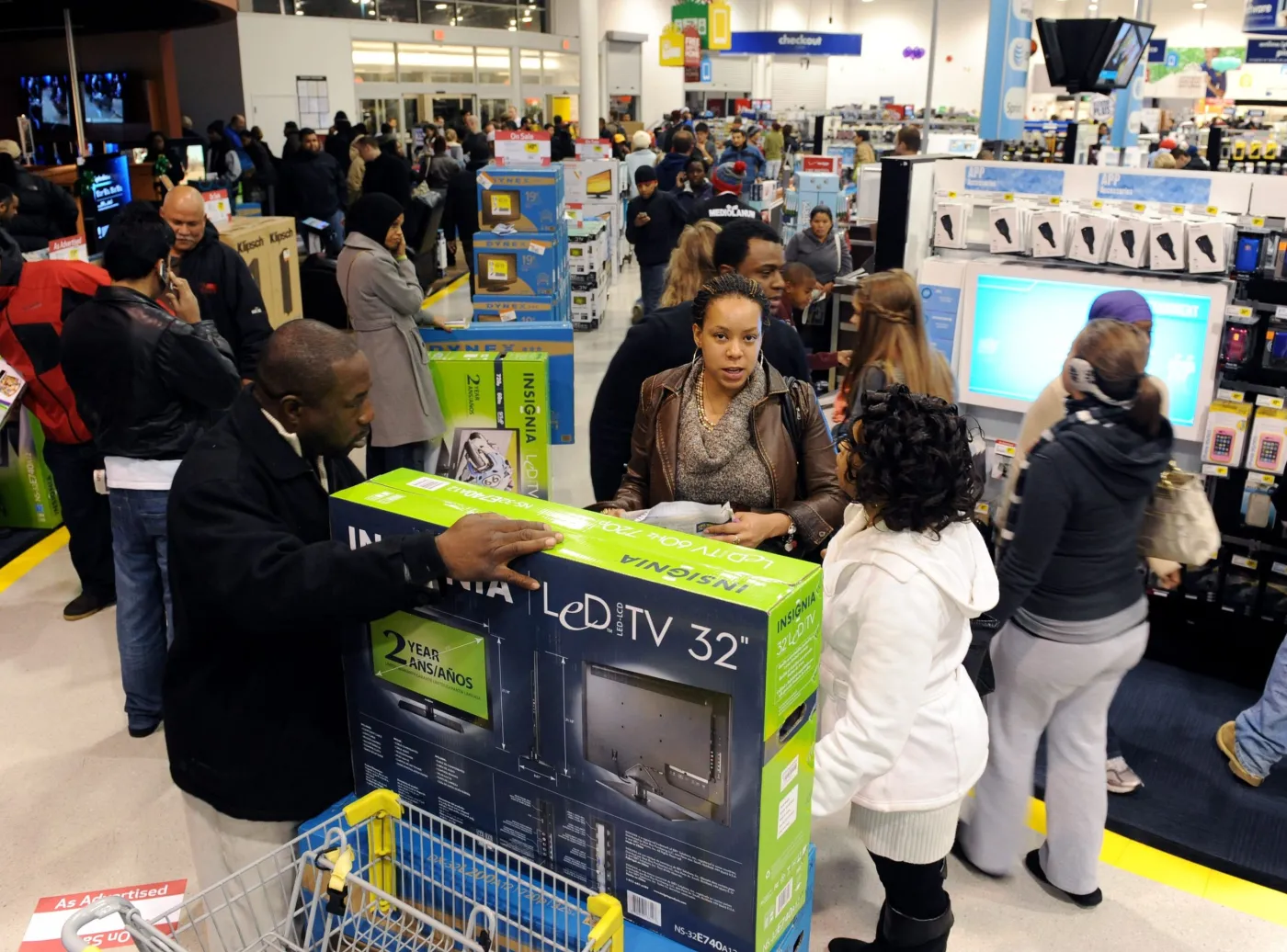 2783123-zakupy-w-sklepie-best-buy-w-miescie.jpg