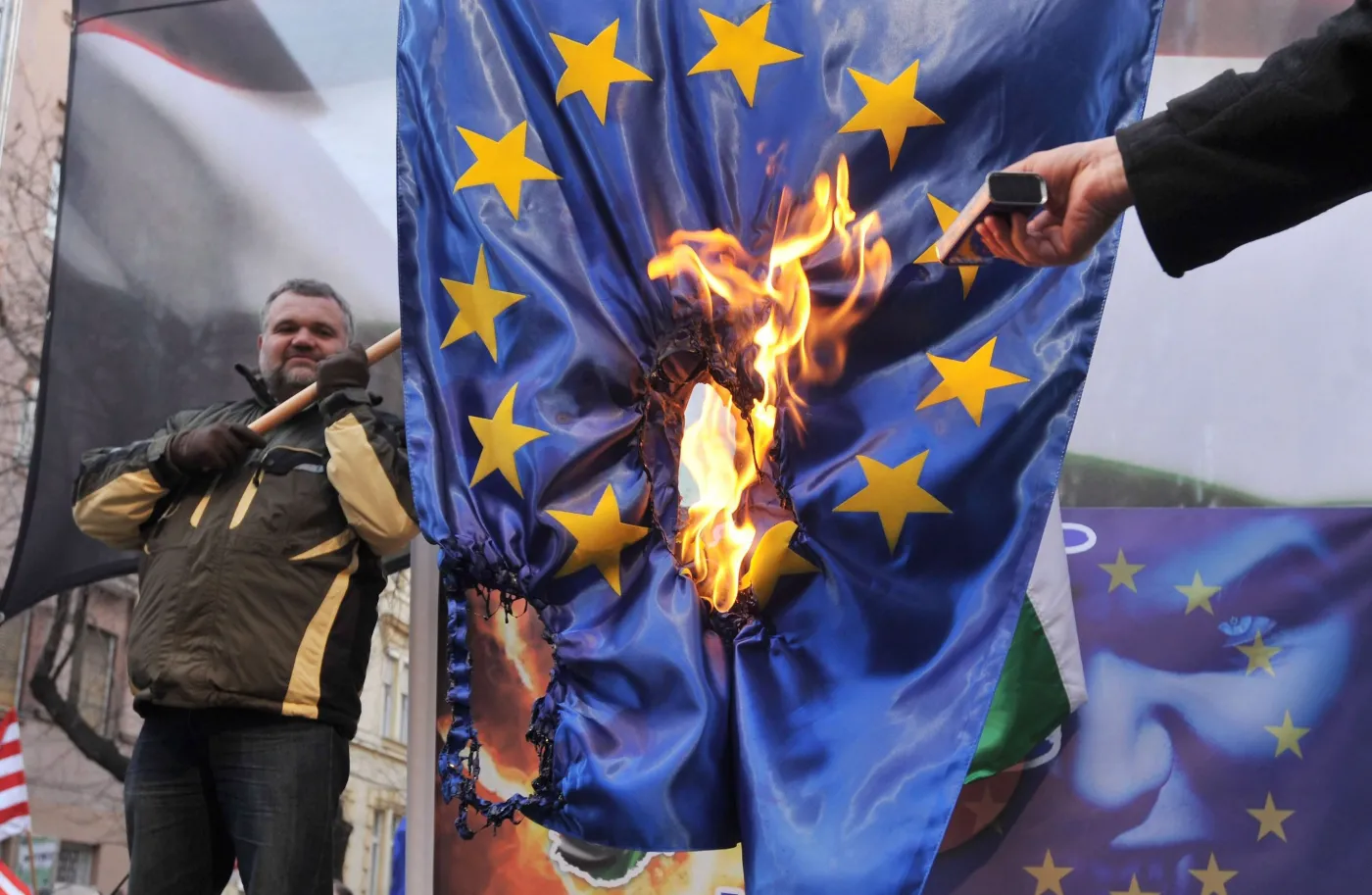 unia europejska flaga jobbik węgry wiec