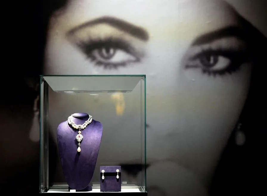 Aukcja pamiątek po Elizabeth Taylor przyniosła fortunę