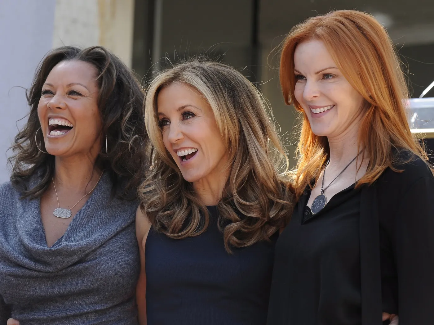 3196826-felicity-huffman-vanessa-williams.jpg