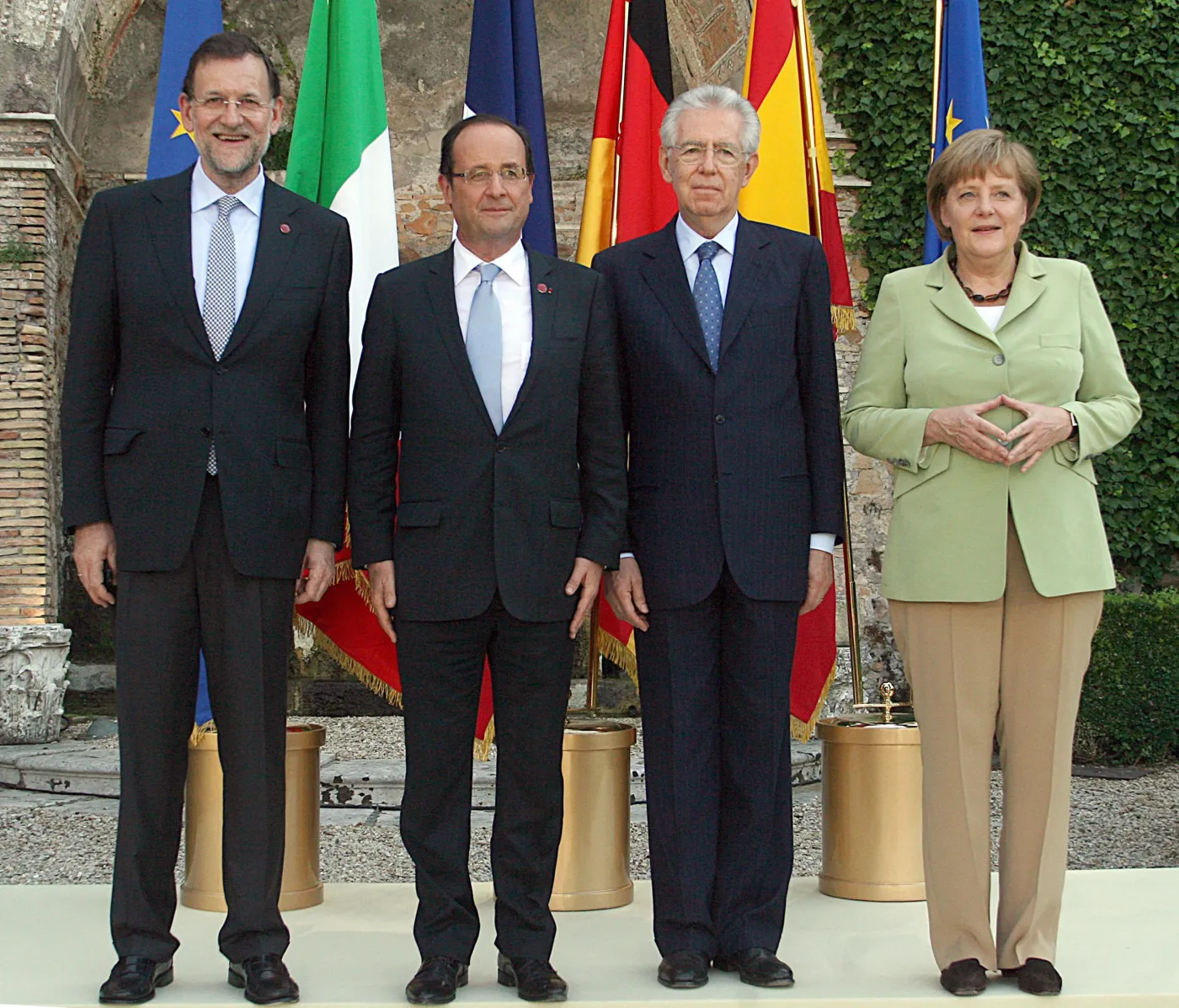 Mario Monti, Angela Merkel, Mariano Rajoy i Francois Hollande na unijnym szczycie