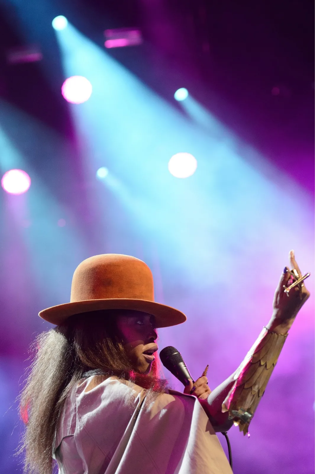3746770-erykah-badu-na-46th-montreux-jazz.jpg