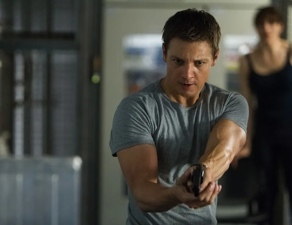 Jeremy Renner w filmie "Dziedzictwo Bourne'a"