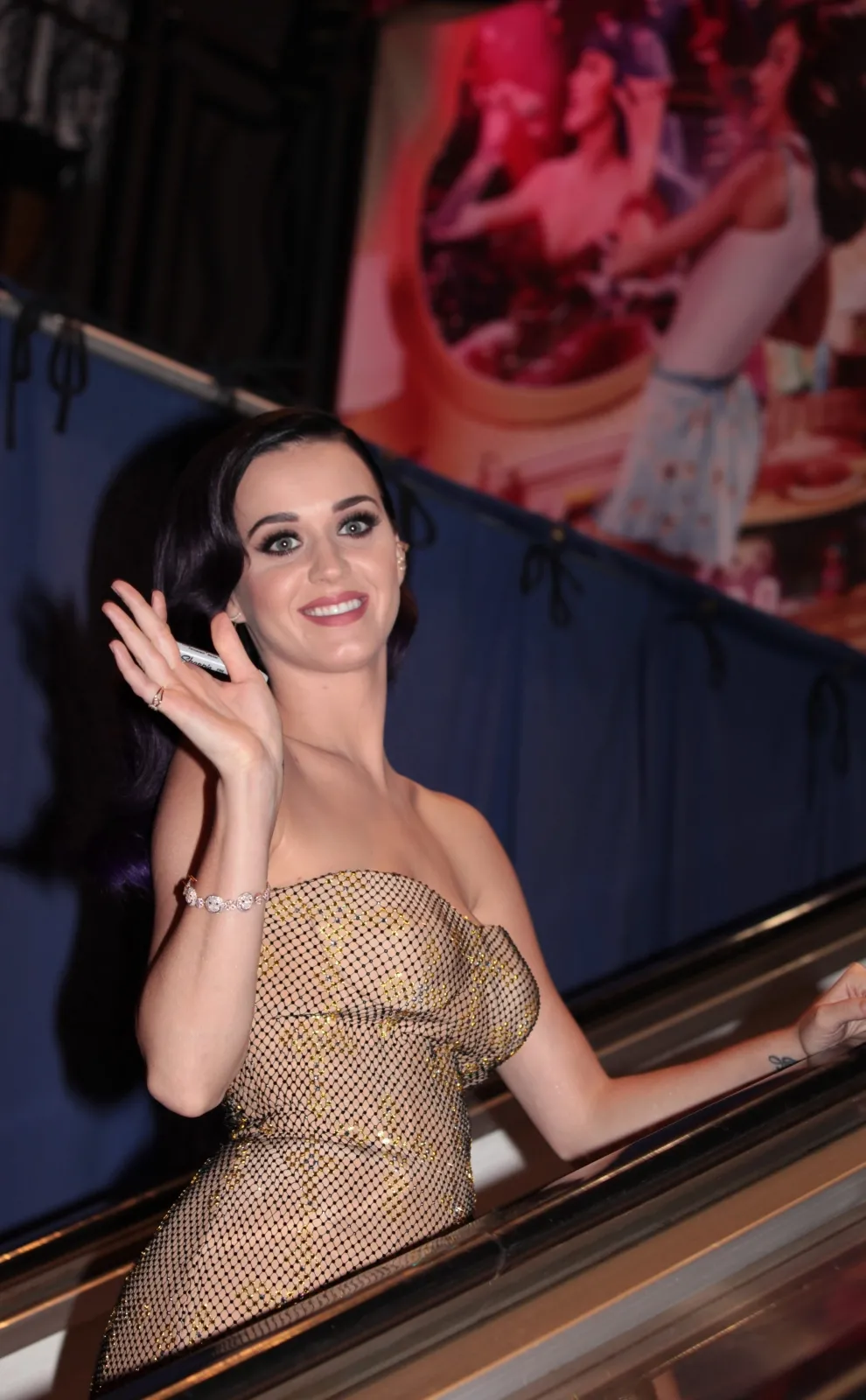 3723402-katy-perry-na-premierze-filmu-katy.jpg