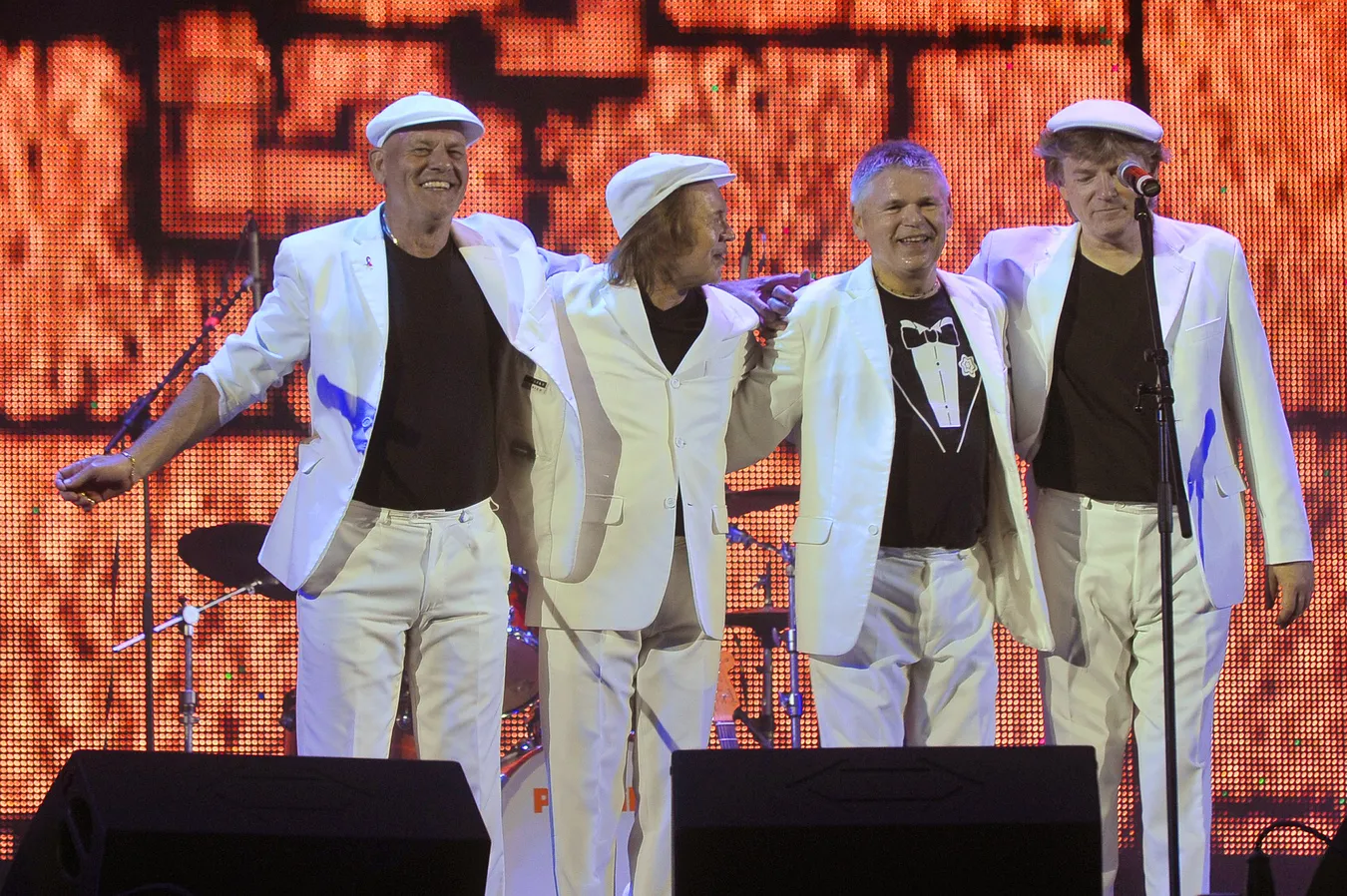 3828137-the-rubettes-podczas-koncertu-disco.jpg
