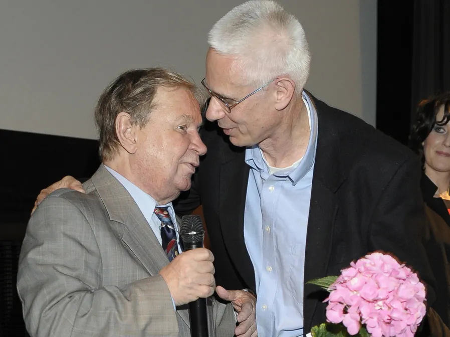 Wielki powrót Romana Kłosowskiego. Legenda kina na premierze "Kop głębiej"