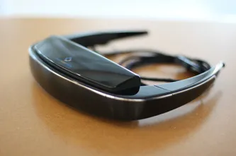 Pomysł rodem ze "Star Treka". Telewizor FullHD w okularach