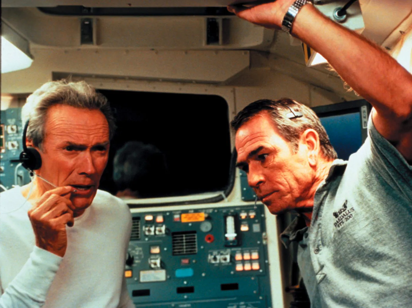 3582887-clint-eastwood-w-filmie-kosmiczni.jpg