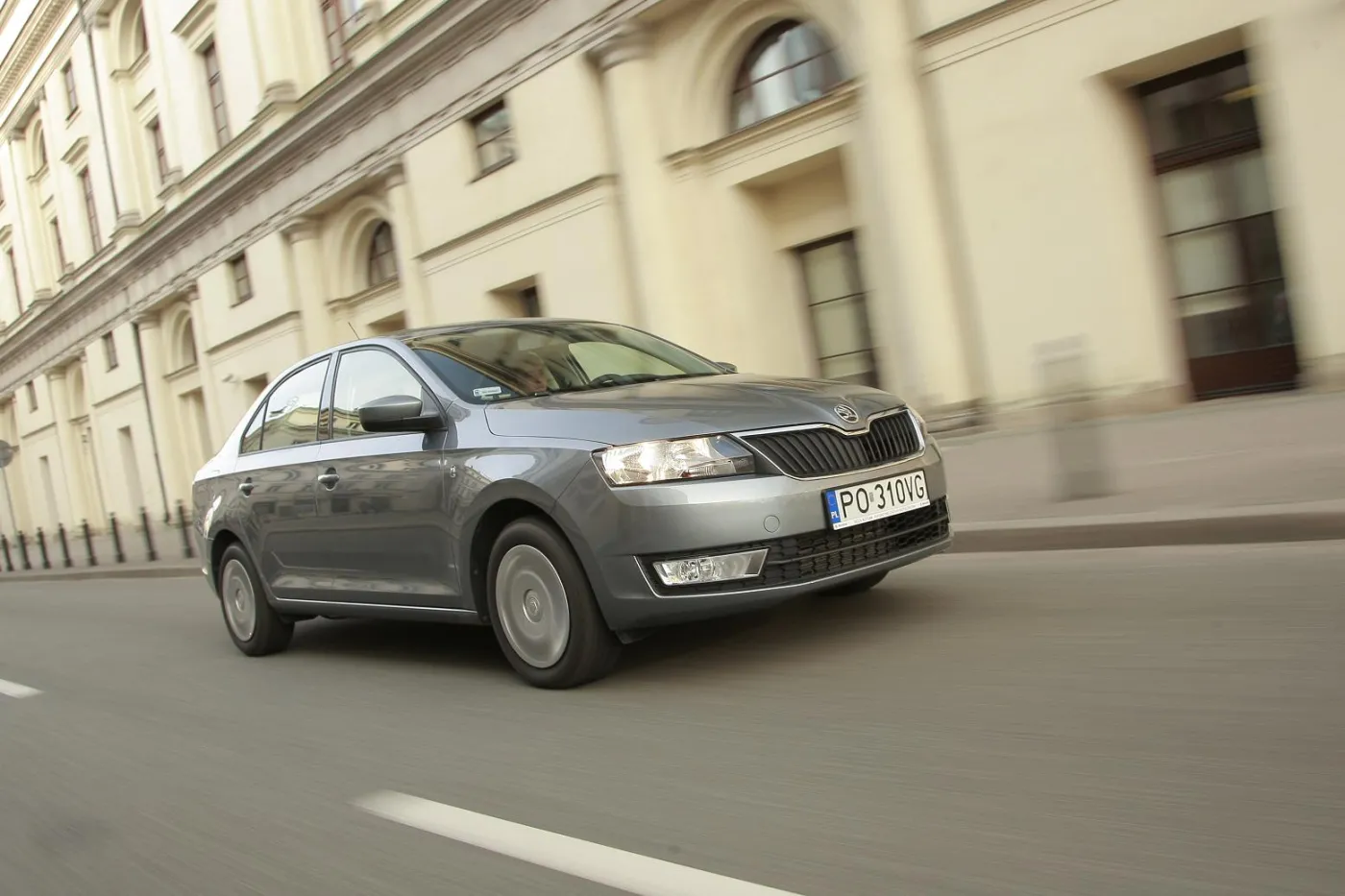 4899542-skoda-rapid-sedan-ambition-maisdn.jpg