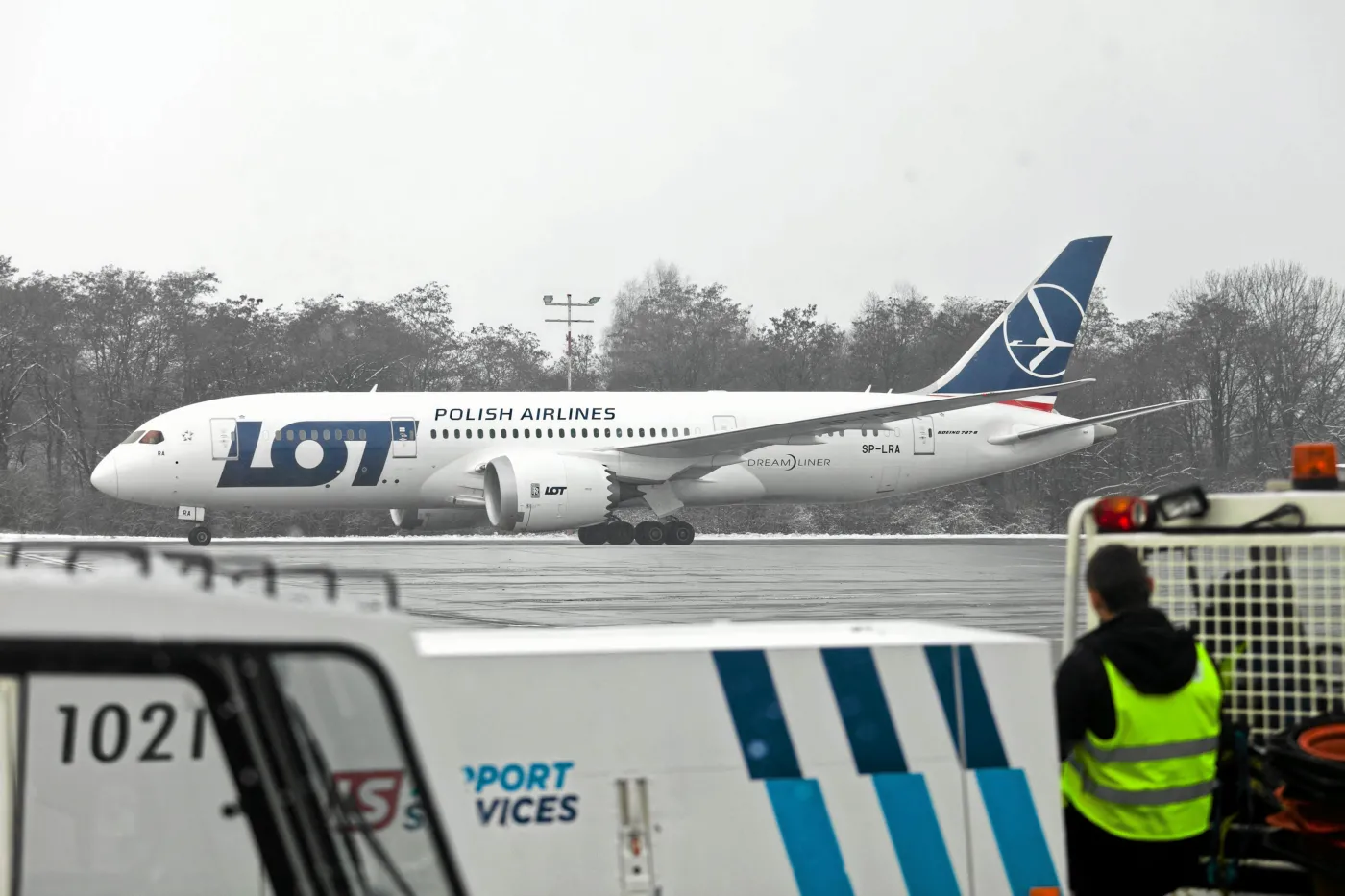 Boeing 787 Dreamliner na lotnisku Kraków Balice