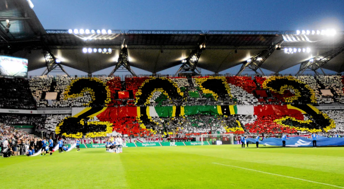 4937803-oprawa-kibicow-legii-podczas-meczu.jpg