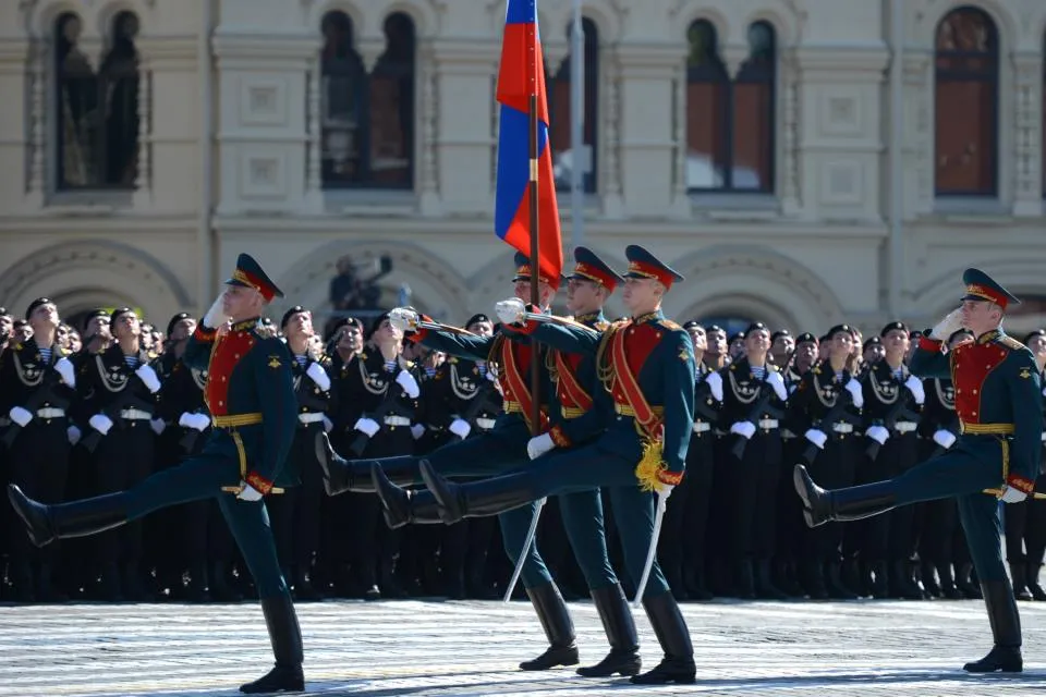 4940441-parada-w-moskwie-z-okazji-rocznicy.jpg