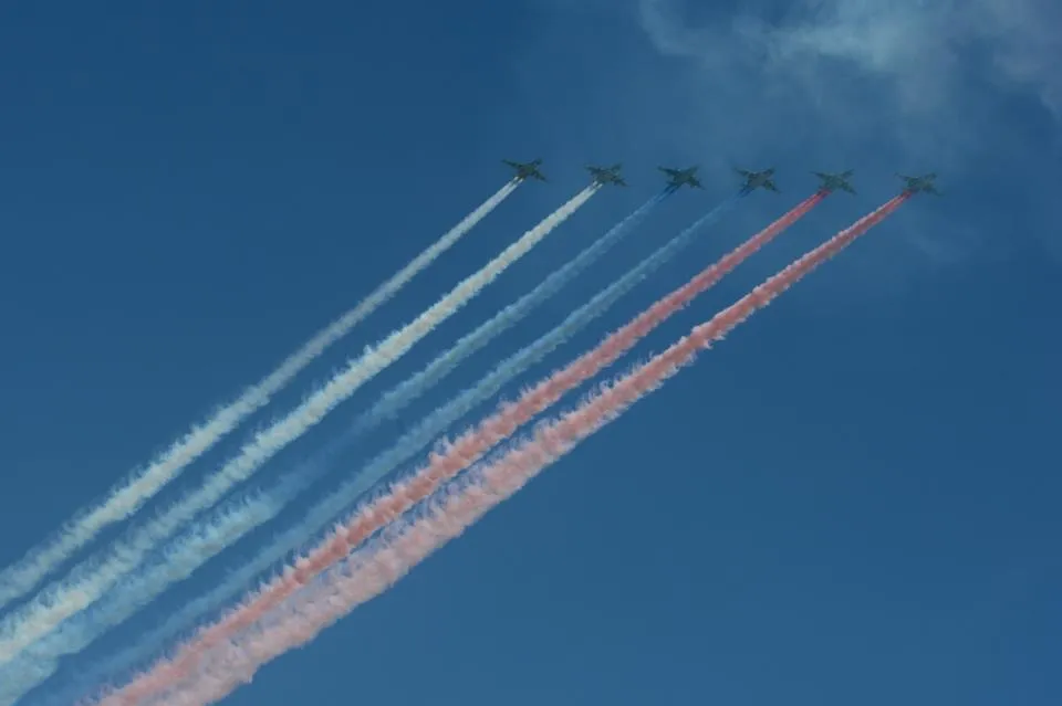 4940356-parada-w-moskwie-z-okazji-rocznicy.jpg