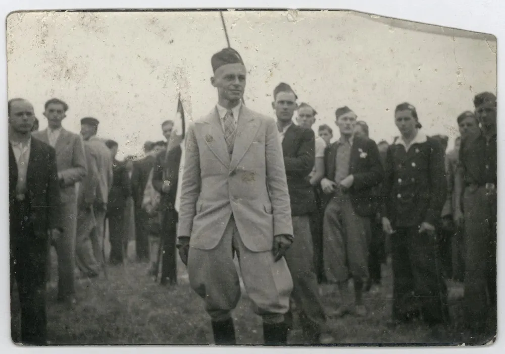 Witold Pilecki z młodzieżą powiatu lidzkiego na zlocie w Warszawie, koniec lat 30-tych