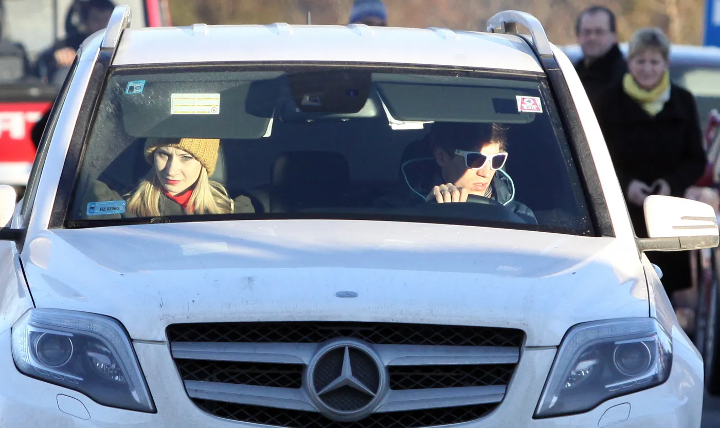 Kamil Stoch za kierownicą swojego samochodu