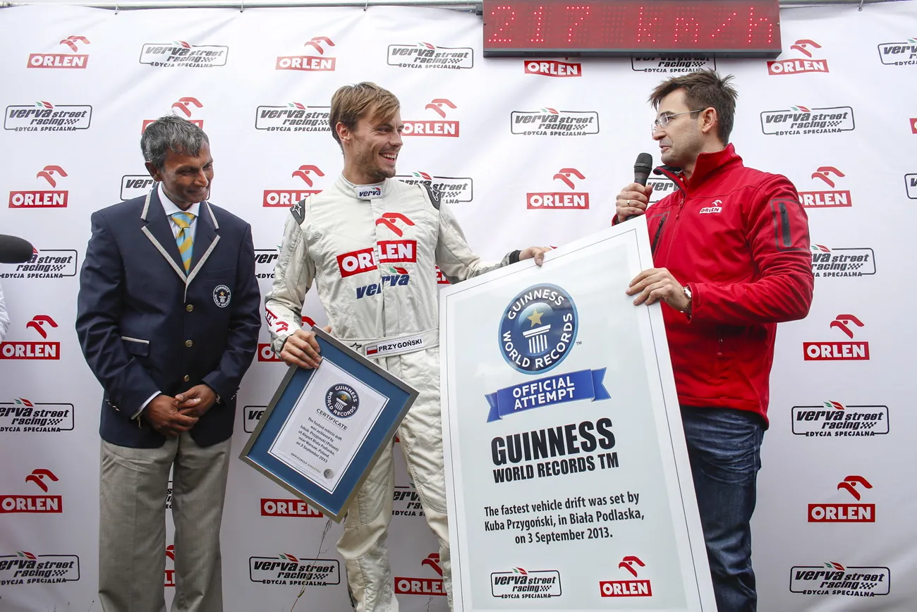 Kuba Przygoński ustanowił nowy rekord Guinnessa prędkości jazdy w drifcie. ZDJĘCIA